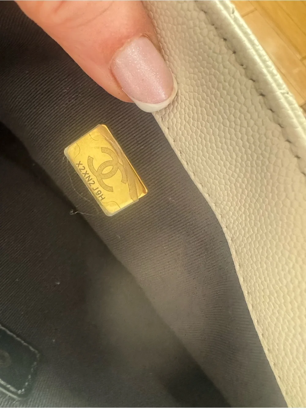 CHANEL Quilted Shoulder Bag in whire with Gold Hardware